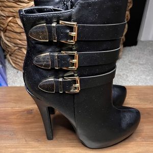 Platform boots size 7.5 narrow